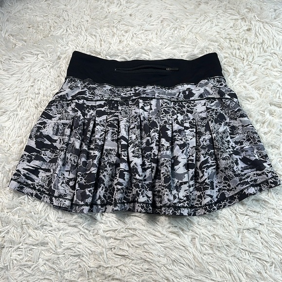 Lululemon Circuit Breaker Skirt II (Tall) (15") Interlaced Alpine White Black / - Picture 5 of 7